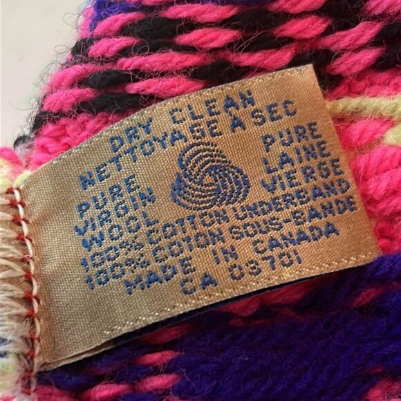 Vintage pink and yellow wool beanie with three tassels from squaw Creek - Picture 5 of 5